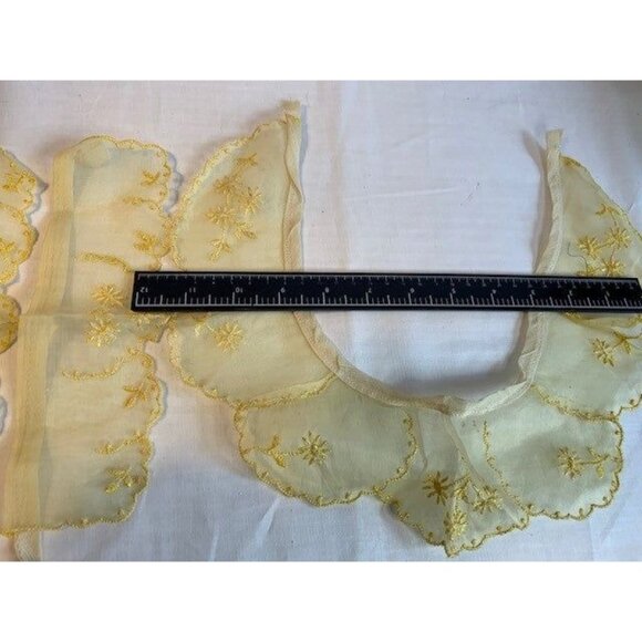 Vintage Yellow embroidery collar and cuff trim set - Picture 3 of 9